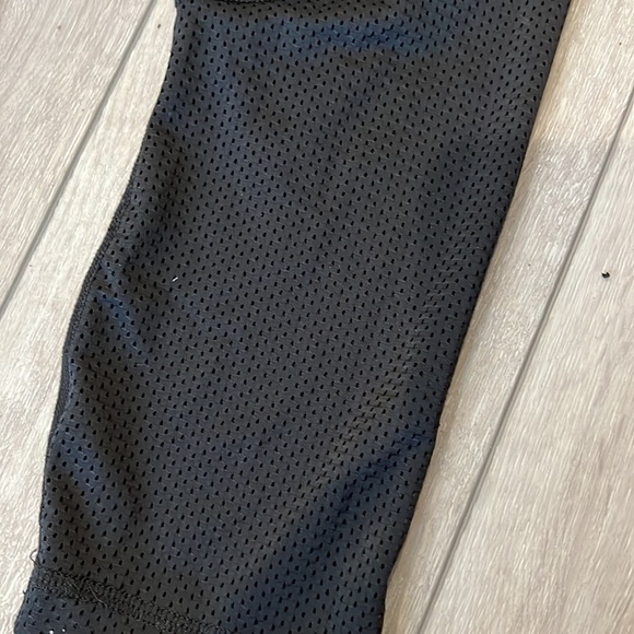 𝅺YOGALICIOUS black crop mesh back leggings size small - Picture 5 of 7